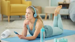 Cvičenie pre lenivcov. Ako posilňovať svaly tak, aby si to okolie nevšimlo, keď sedíte v kancelárii alebo v autobuse